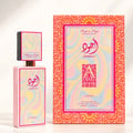 Lattafa Ajwad Pink 2 Pink Creamy Elixir — Botol minyak wangi merah jambu dengan penutup bercorak bersebelahan kotak padanannya, kedua-duanya menampilkan warna pastel berombak dan tulisan Arab.
