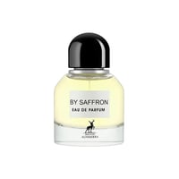 Maison Alhambra By Saffron Eau de Parfum — Botol minyak wangi kaca jernih bertutup hitam berisi cecair kuning pucat. Label putih tertulis 'BY SAFFRON EAU DE PARFUM' dan ada siluet rusa di atas 'MAISON ALHAMBRA'.