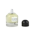 Maison Alhambra By Saffron Eau de Parfum — Botol minyak wangi kaca jernih berlabel putih 'BY SAFFRON EAU DE PARFUM' dan logo rusa, bersebelahan penutup hitam berkilat yang tertanggal, di atas latar putih.