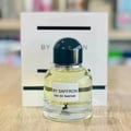 Maison Alhambra By Saffron by Maison Alhambra 100ml EDP Unisex — Botol minyak wangi kaca jernih berisi cecair kuning, penutup hijau gelap, dan label putih tertera 'BY SAFFRON EAU DE PARFUM' serta siluet rusa, dengan kotak putihnya di latar belakang.