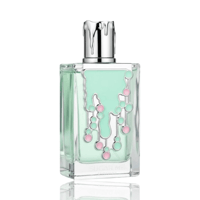 Maison Alhambra Sugar Me Candy Floss by Maison Alhambra 100ml EDP — Botol minyak wangi kaca jernih berisi cecair hijau pudina dan penutup perak berona titisan. Botol dihiasi garisan perak dengan aksen bulat jambu dan hijau pudina.