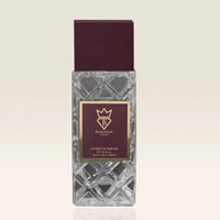 Bujairami Amber Eclipse by Bujairami 100ml Extrait — Botol kaca jernih berfaset dengan penutup merah marun pekat dan label merah marun berlogo mahkota emas serta tulisan.