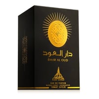 Paris Corner Daar Al Oud Intense 100ml — Black box with gold sunburst and Arabic text next to a glass perfume bottle with gold cap and matching design. | Paris Corner Daar Al Oud Intense 100ml — Kotak hitam dengan pancaran matahari emas dan teks Arab di sebelah botol minyak wangi kaca dengan penutup emas dan reka