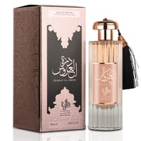 Al Wataniah Durrat Al Aroos by Al Wataniah – 85 ml for Women, menampilkan botol kaca bergaris dengan penutup emas dan tassel hitam, berserta kotak bertekstur coklat.