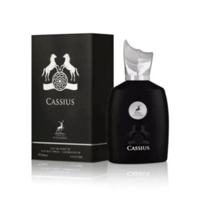 Maison Alhambra Cassius 100ml — Black perfume bottle and matching box with horse emblem, set against a white background. | Maison Alhambra Cassius 100ml — Botol minyak wangi hitam dan kotak sepadan dengan lambang kuda, diletakkan di atas latar belakang putih.