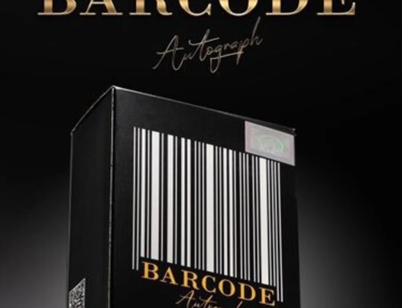 Paris Corner Autograph 100ml — Kotak wangian hitam dengan corak bar kod dan tulisan emas 'BARCODE Autograph' di bahagian hadapan, latar belakang gelap.