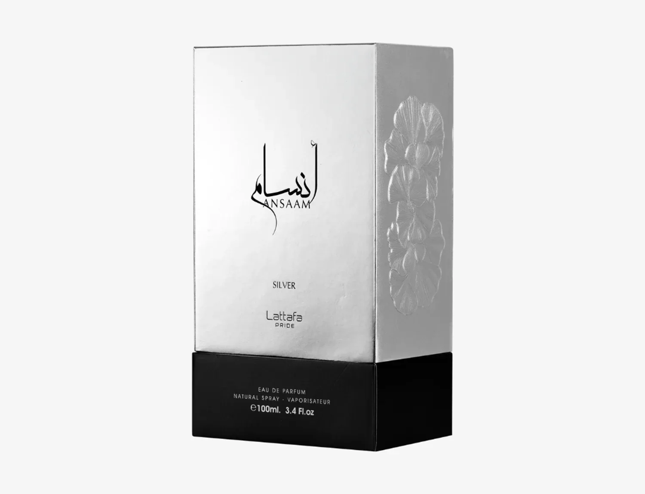 Lattafa Pride Ansaam Silver oleh Lattafa Pride — Kotak minyak wangi perak dan hitam dengan corak bunga timbul di sisi, menampilkan kaligrafi Arab dan butiran produk.