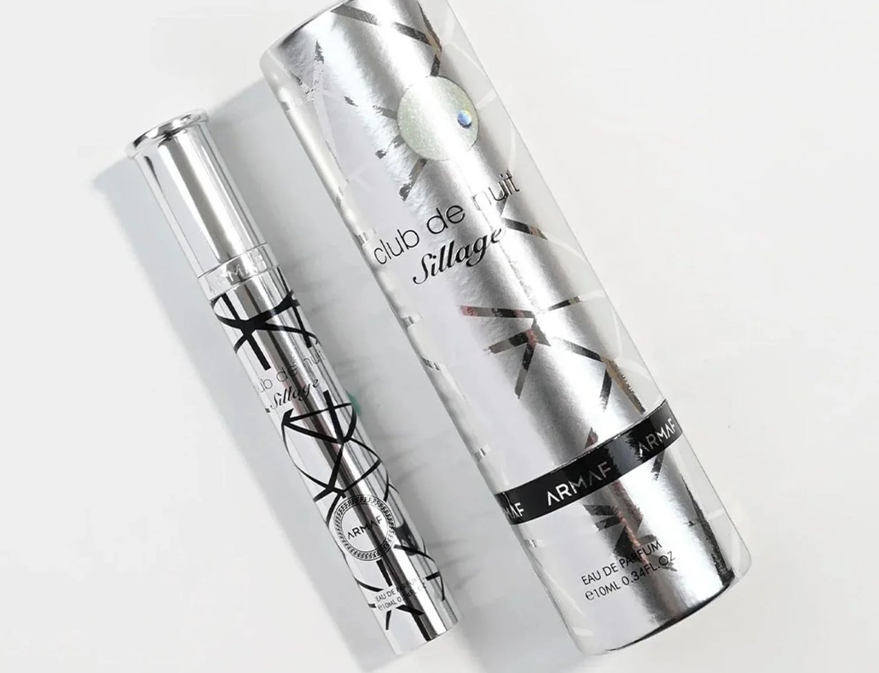 Armaf Club De Nuit Sillage — Botol semburan pen 10ml EDP Unisex dan kotak silinder perak dengan corak geometri