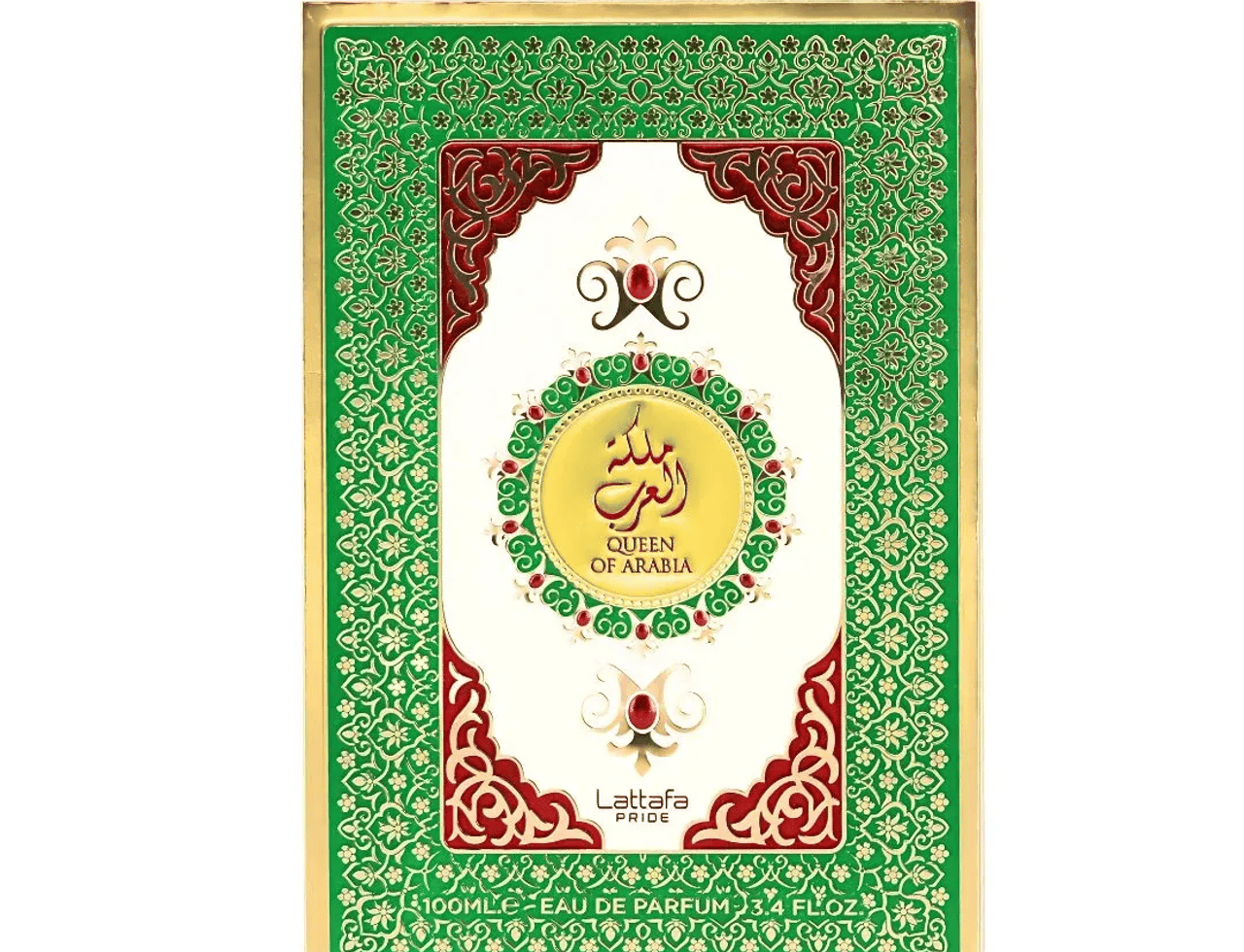 Lattafa Pride Queen Of Arabia — Kotak minyak wangi segi empat dengan corak Arab hijau dan emas yang rumit, menampilkan lambang bulat di tengah dengan tulisan Arab dan teks "QUEEN OF ARABIA".