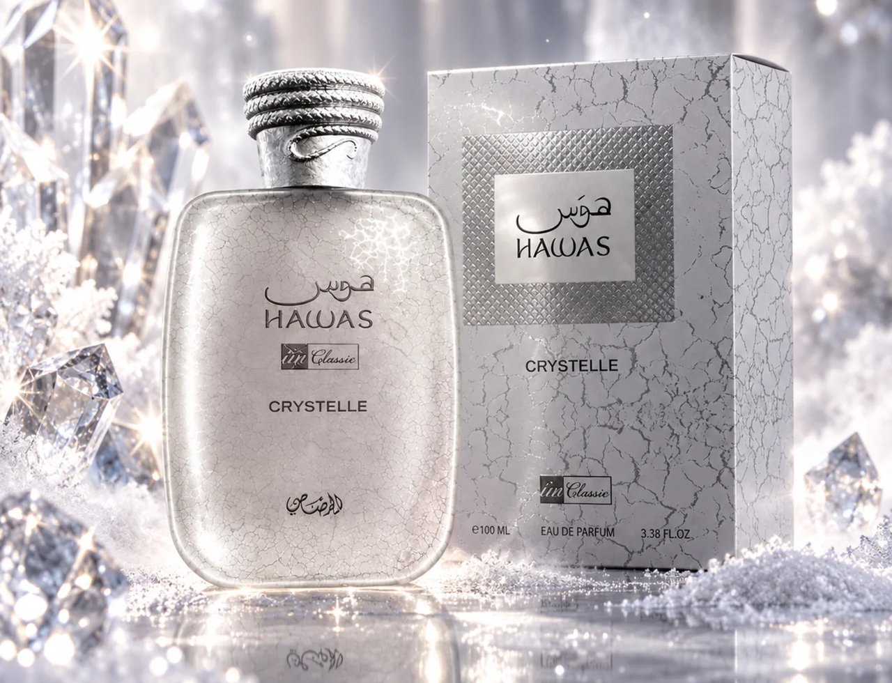 RASASI Hawas Crystelle by Rasasi 100ml EDP — Botol minyak wangi kaca jernih bertutup perak bertekstur, bersebelahan kotak corak perak yang sepadan, dikelilingi kristal berkilauan dan glitter.
