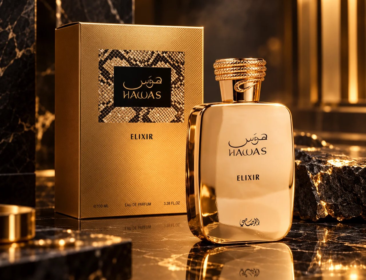 RASASI Hawas Elixir — Botol dan kotak minyak wangi emas dengan corak ular, di atas permukaan gelap berkilat dengan batu bertekstur dan cahaya keemasan.