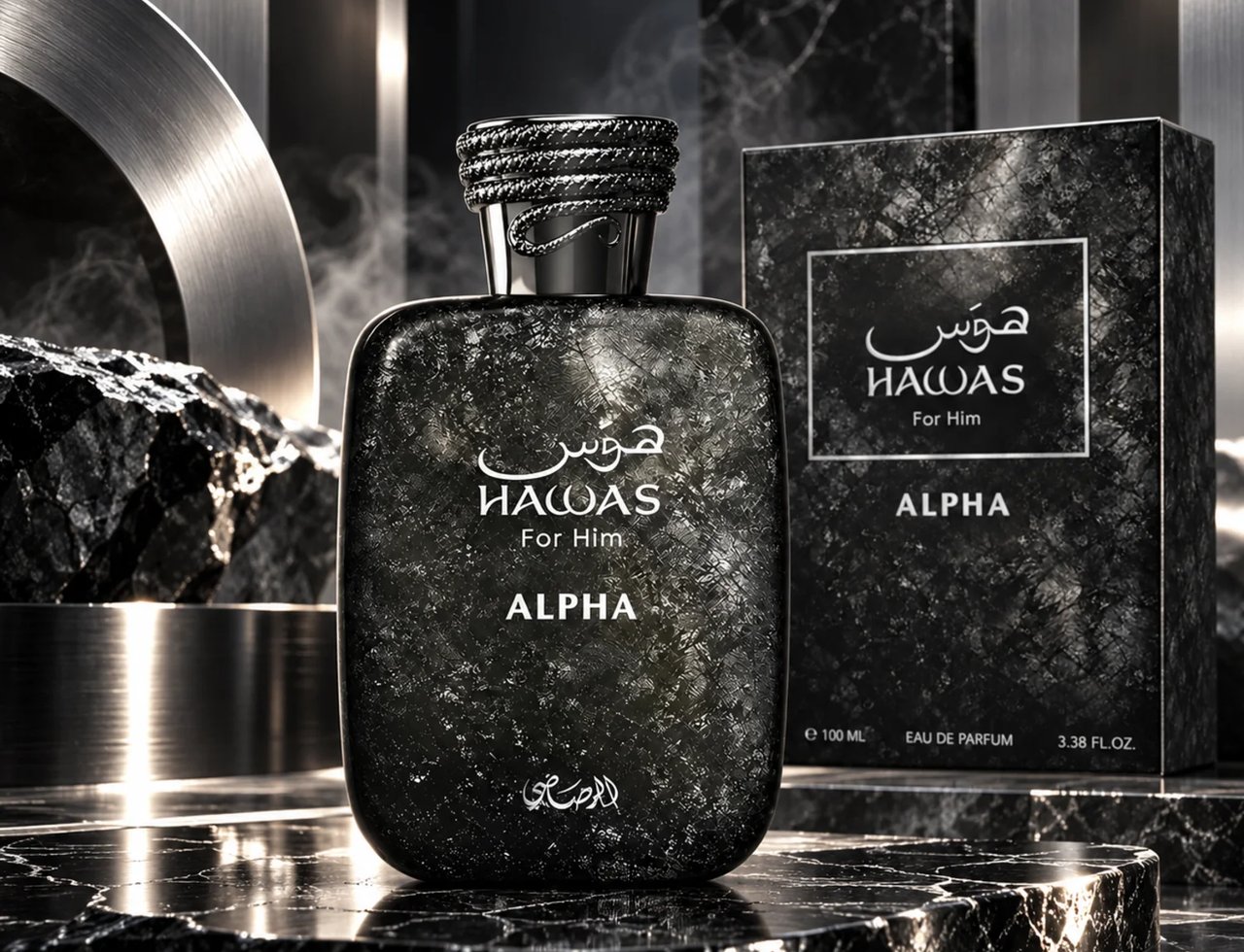 RASASI Hawas For Him Alpha by Rasasi — Botol dan kotak bertekstur gelap dengan aksen logam dan kesan asap, dipamerkan di atas permukaan marmar.