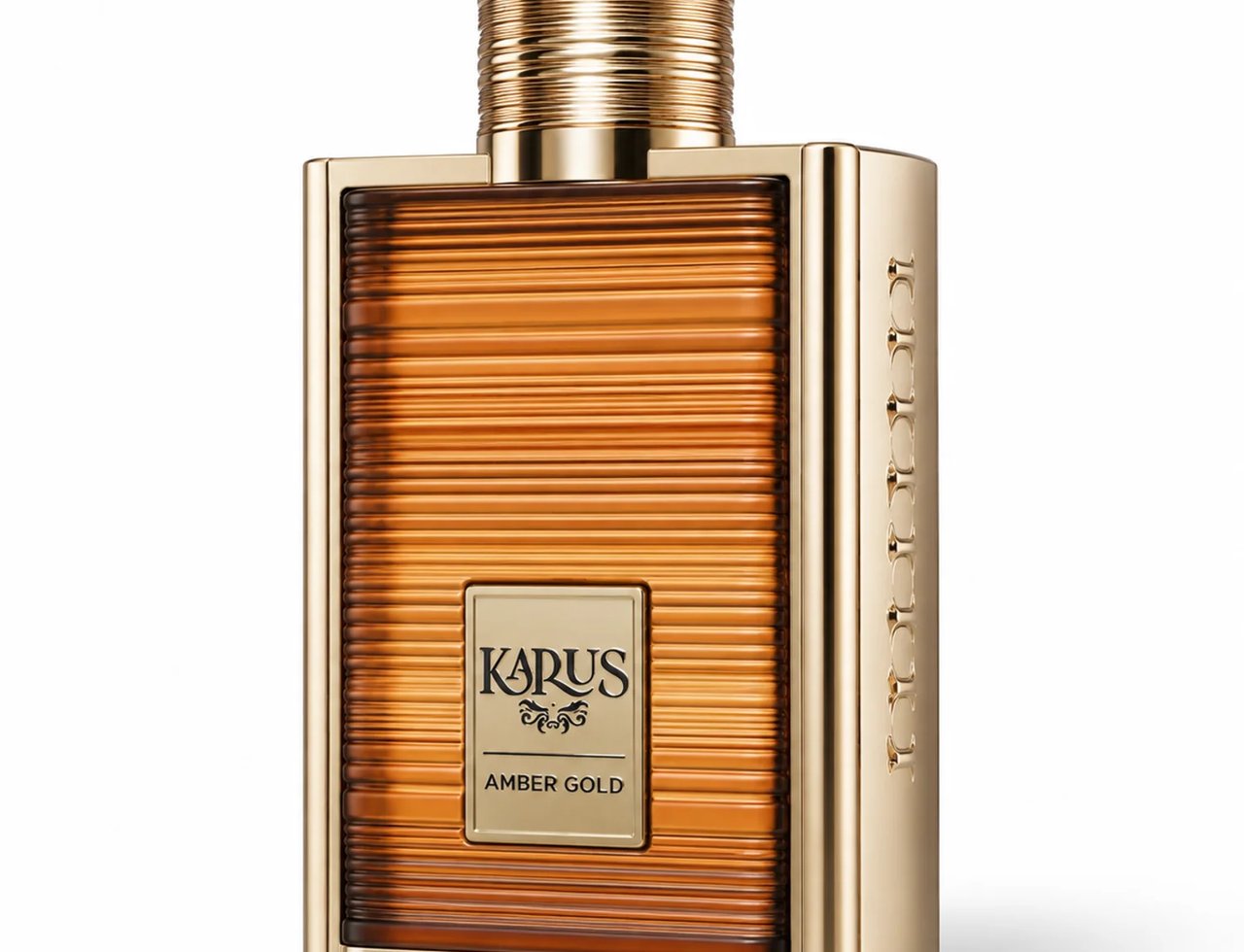 Khadlaj Karus Amber Gold 100ml EDP Unisex — Botol minyak wangi kaca berbingkai emas berbentuk segi empat dengan cecair berwarna ambar, menampilkan tekstur berjalur mendatar di hadapan dan penutup emas berlubang.