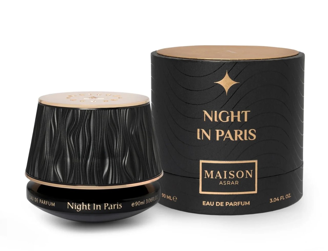 Maison Asrar Night In Paris EDP Unisex — Botol minyak wangi hitam bertekstur dengan penutup emas di sebelah kotak hadiah silindernya yang hitam dan emas, kedua-duanya mempunyai corak berombak dan tulisan emas.