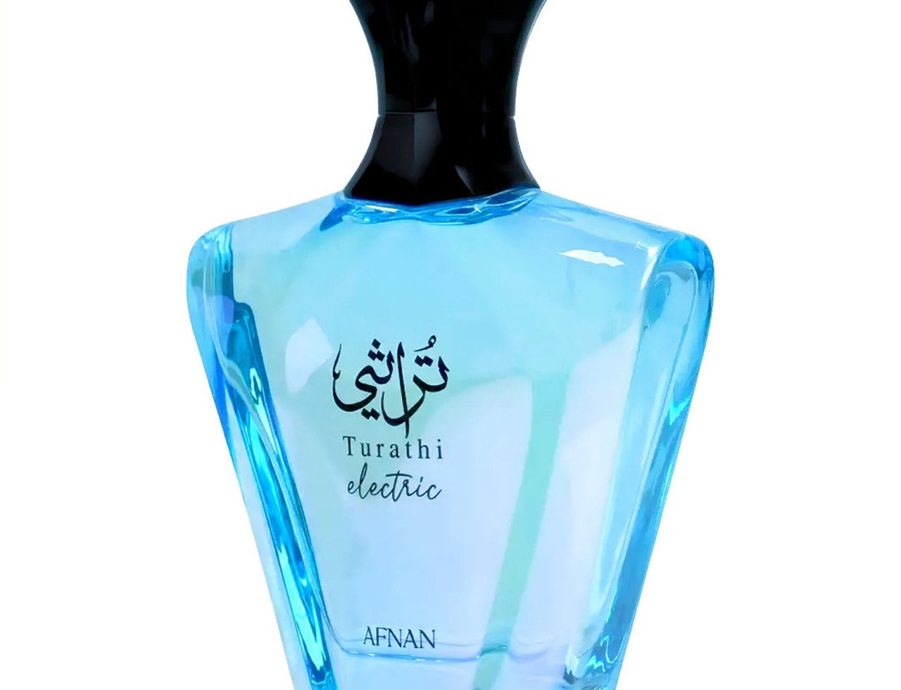 Afnan Turathi Electric by Afnan 90ml EDP Unisex — Botol kaca biru muda berbentuk unik dengan penutup hitam berkilat, tertulis 'Turathi electric' dan 'AFNAN'