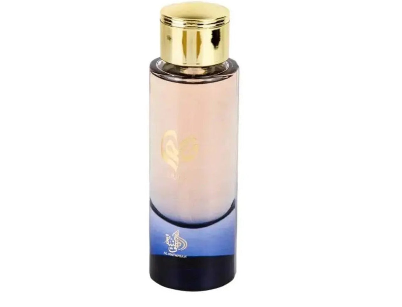 Al Wataniah Duha By Al Wataniah 100ml Her Arab Luxury — Botol kaca jernih dengan penutup emas berkilat, cecair berwarna merah jambu lembut, dan bahagian bawah berwarna biru gelap dengan logo.