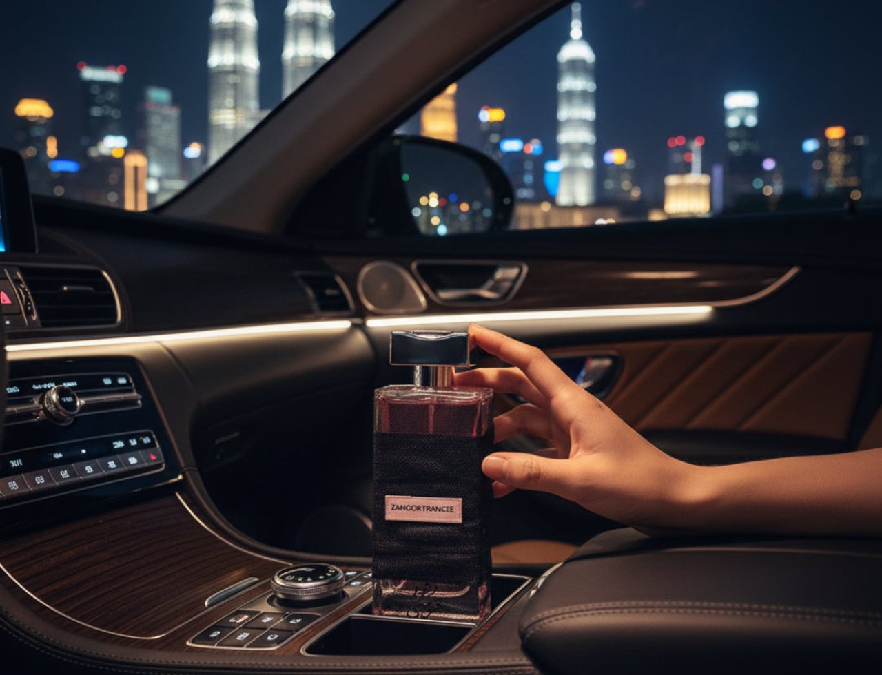Ard Al Zaafaran Zahoor Francee by Ard Al Zaafaran 100ml EDP — Tangan memegang botol wangian di dalam kereta mewah pada waktu malam, dengan latar belakang bandar KL yang bercahaya