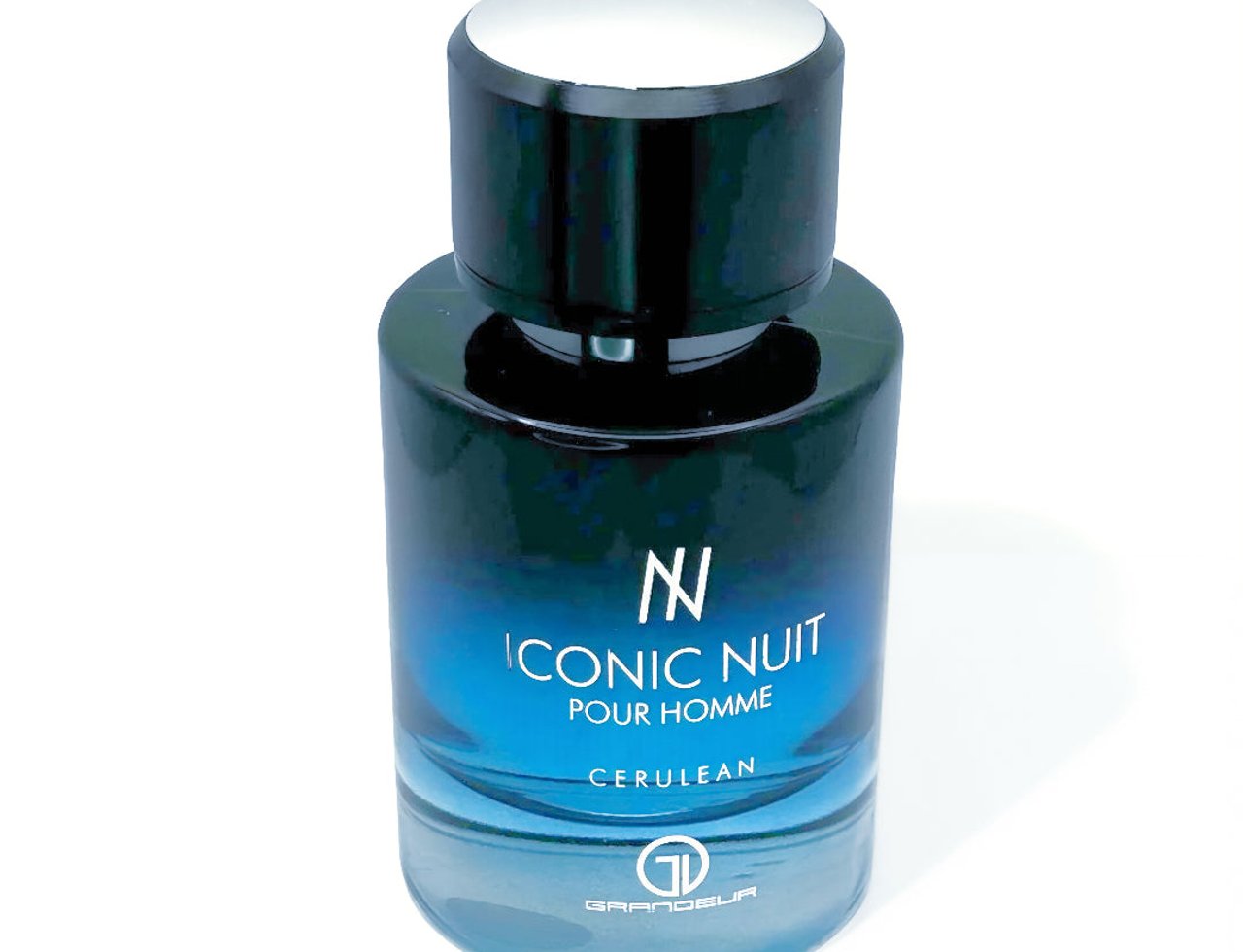 Grandeur Iconic Nuit Pour Homme 100ml EDP Lelaki — Botol minyak wangi kaca biru gelap bertutup perak, tertulis 'N ICONIC NUIT POUR HOMME CERULEAN' dan logo Grandeur.