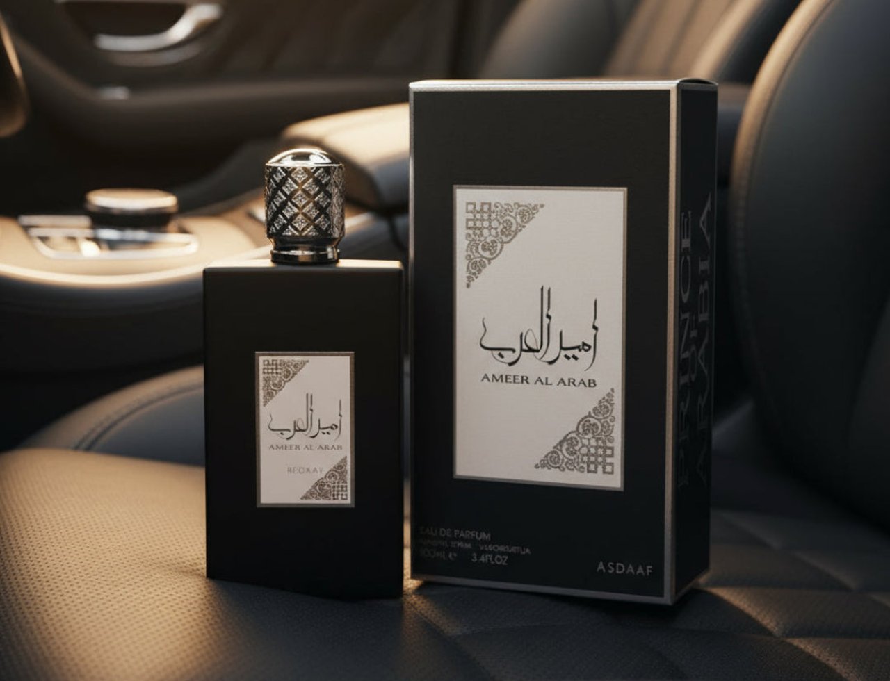 Asdaaf Ameer Al Arab by Asdaaf 100ml EDP Men — Set wangian lelaki Asdaaf Ameer Al Arab dalam kotak hitam elegan, diletakkan di dalam kereta mewah dengan kerusi kulit hitam.