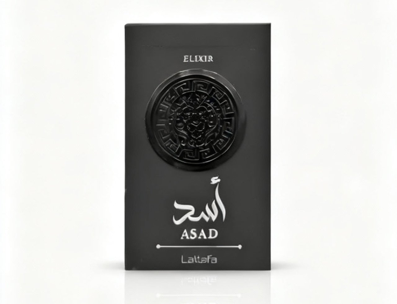 Lattafa Asad Elixir — Kotak hitam legam dengan lambang singa timbul di tengah dan tulisan 'ELIXIR' di atasnya, serta tulisan Arab dan 'ASAD' di bawahnya.