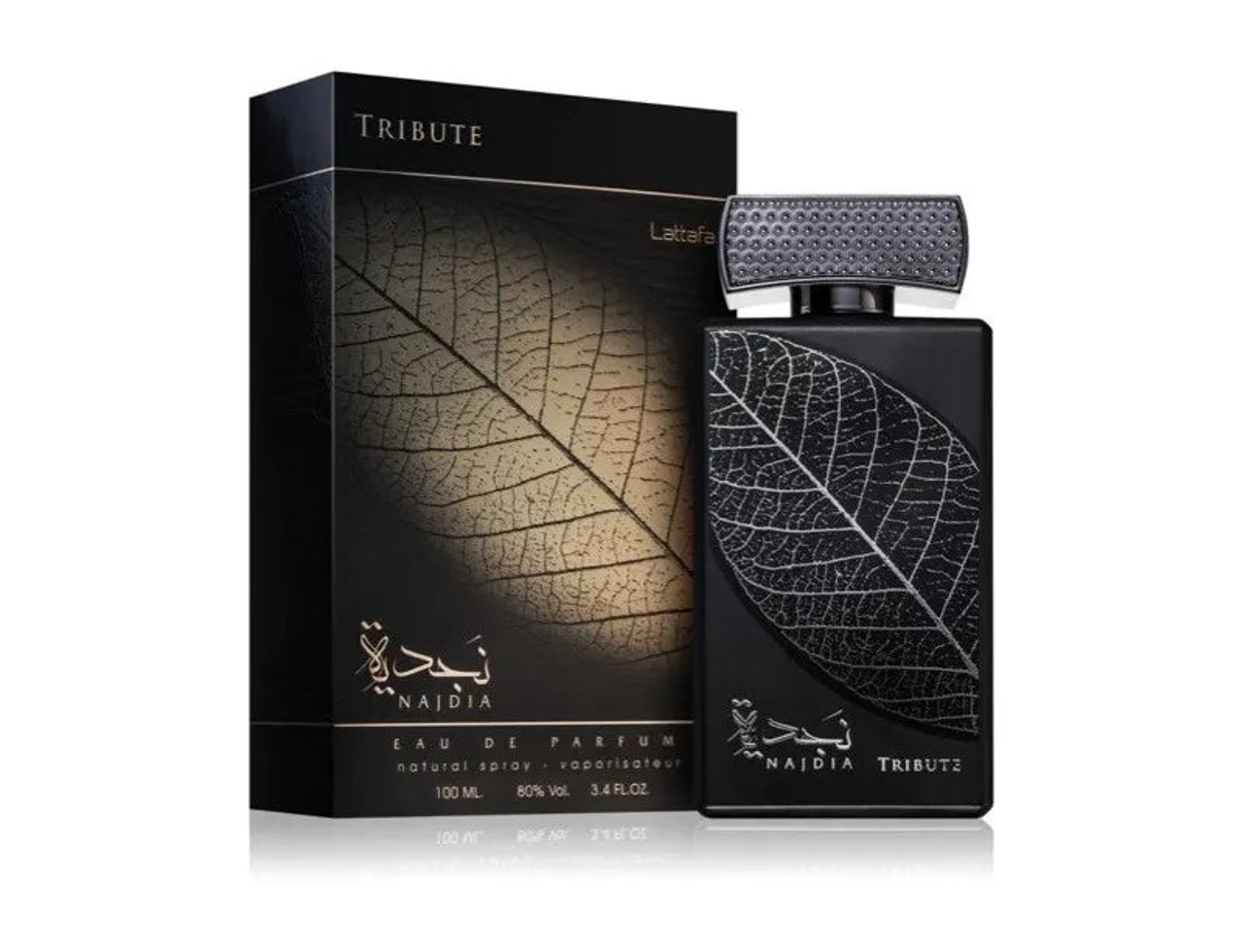 Lattafa Najdia Tribute by Lattafa 100ml EDP — Botol minyak wangi hitam berhias corak daun dan penutup bertekstur, bersebelahan kotak hitam sepadan dengan imbasan daun.