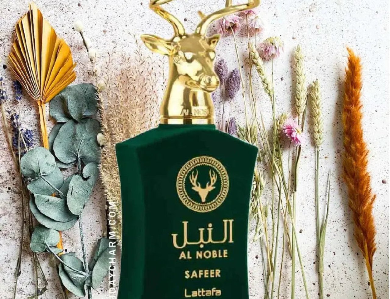 Lattafa Safeer by Lattafa Al Noble 100ml EDP — Botol baldu hijau dengan penutup kepala rusa emas, dikelilingi bunga kering dan daun eukaliptus.