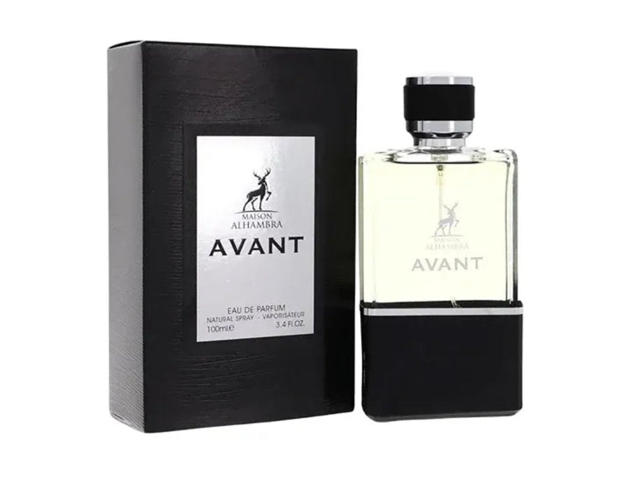 Maison Alhambra Avant — Kotak hitam bertekstur dengan label perak dan logo rusa bersebelahan botol minyak wangi kaca jernih bertutup dan tapak hitam, menunjukkan logo rusa dan teks 'Avant'.