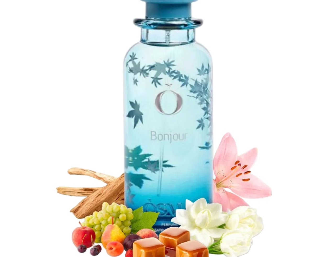 Osma Osma Bonjour Oriental Blossoms 150ml EDP — Botol kaca biru berhias daun, penutup, dikelilingi buah-buahan, bunga, kiub karamel, dan batang kayu.