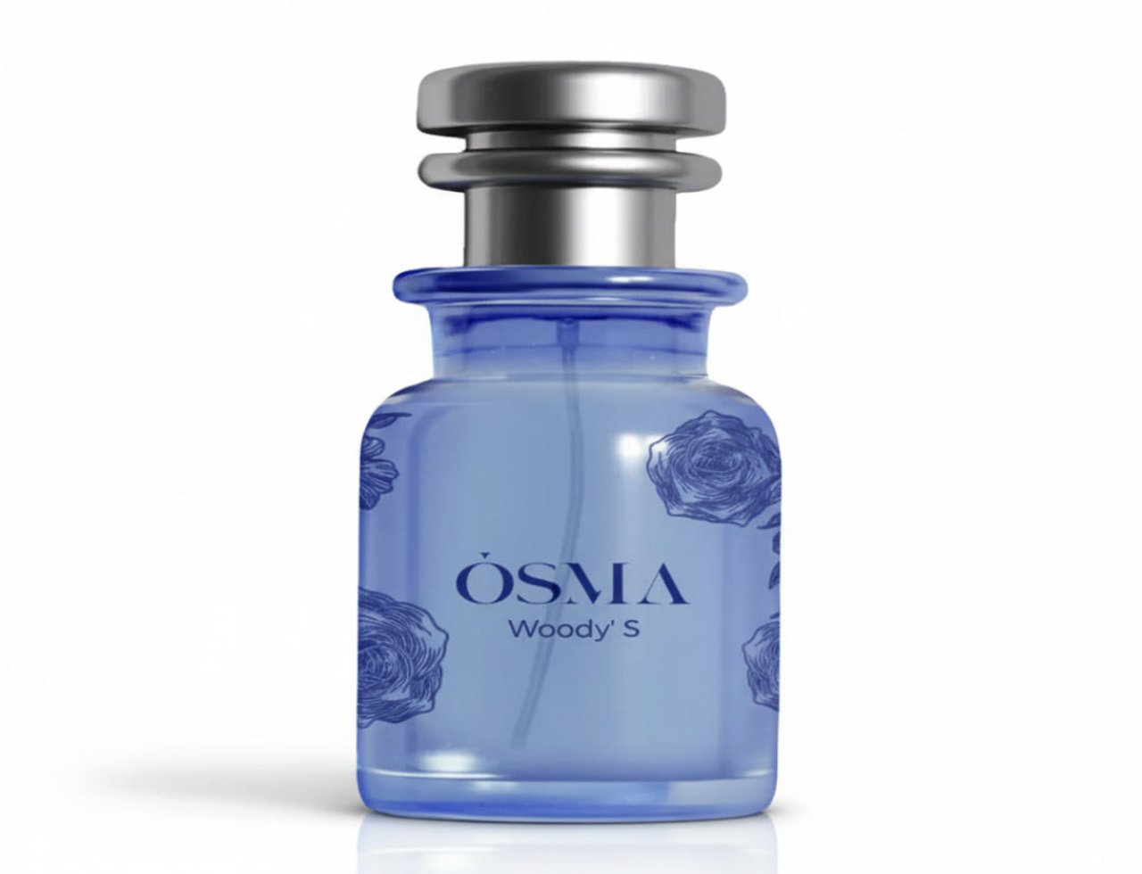 Osma Woody S Mango Leather 75ml EDP — Botol minyak wangi kaca biru bertudung perak, dihiasi ukiran mawar biru, di atas latar putih dengan pantulan.