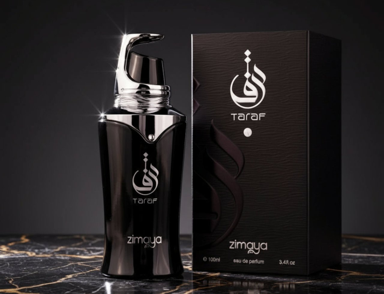 Zimaya Taraf Black by Zimaya 100ml EDP Men — Botol minyak wangi hitam dengan penutup dan logo perak, bersebelahan kotak hitam berteksturnya di atas permukaan marmar.