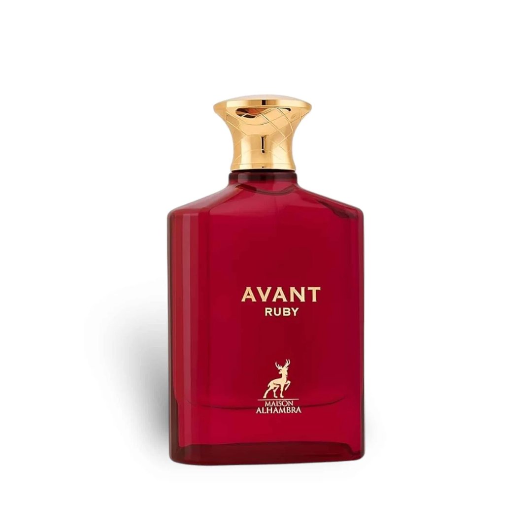 Maison Alhambra Avant Ruby Eau De Parfum 100ml — Botol kaca merah terang dengan penutup emas berukir, logo rusa emas dan tulisan 'AVANT RUBY' serta 'MAISON ALHAMBRA' di bahagian hadapan.