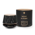 Maison Asrar Night In Paris EDP Unisex — Botol minyak wangi hitam bertekstur dengan penutup emas di sebelah kotak hadiah silindernya yang hitam dan emas, kedua-duanya mempunyai corak berombak dan tulisan emas.
