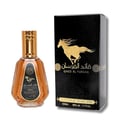 Ard Al Zaafaran Qaed Al Fursan — A golden horse silhouette on a black box next to a glass perfume bottle with a golden cap and amber liquid. | Ard Al Zaafaran Qaed Al Fursan — Siluet kuda keemasan pada kotak hitam di sebelah botol minyak wangi kaca dengan penutup keemasan dan cecair ambar.