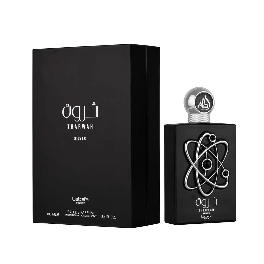 Lattafa Pride Tharwah Silver — Kotak dan botol minyak wangi hitam dengan rekaan atom perak, tulisan Arab, dan penutup emas.