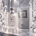 RASASI Hawas Crystelle by Rasasi 100ml EDP — Botol minyak wangi kaca jernih dengan corak retak putih dan perak bertekstur, penutup ala tali perak, dan kotak bertekstur sepadan, dikelilingi serpihan kristal jernih besar di atas permukaan marmar.