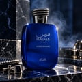 RASASI Hawas Gold Digger by Rasasi 100ml EDP — Botol minyak wangi kaca biru bertutup ular, atas permukaan marmar bersama cufflink dan dompet.
