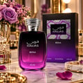 RASASI Hawas Reina by Rasasi 100ml EDP — Botol minyak wangi kaca gradien ungu dengan penutup perak bertekstur, diletakkan di atas permukaan marmar bersebelahan kotak hitam dan ungu, dengan bunga ros ungu di latar belakang.
