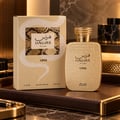 RASASI Hawas Viper by Rasasi 100ml EDP — Botol emas bertekstur dan kotak sepadan dengan motif ular, diperagakan di atas dulang gelap dengan latar belakang kabur.