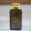 Lattafa Musk Al Aroos by Lattafa 80ml EDP — A dark faceted glass perfume bottle with a gold textured cap and ornate gold Arabic calligraphy on the front. | Lattafa Musk Al Aroos by Lattafa 80ml EDP — Botol kaca gelap berfaset dengan penutup bertekstur emas dan kaligrafi Arab emas yang indah di bahagian hadapan.