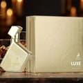 Maison Alhambra Luxe Gold – Botol minyak wangi emas corak geometri dan kotak emas corak bulatan timbul serta tulisan.