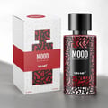 Mood Perfume Mood Velvet For Her 100 ml EDP — Botol minyak wangi corak merah hitam dan kotak sepadan dipamerkan bersebelahan di atas permukaan kelabu.