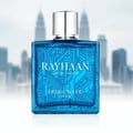Rayhaan Rayhaan Pacific Perfume 100ml untuk Lelaki — Botol kaca biru bermotif geometri, penutup perak, latar belakang langit bandar kabur.