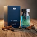 Rue Broca Luminus Pour Homme by Rue Broca 100ml Lelaki — Kotak biru dan botol kaca berisi cecair biru, bersama kayu manis dan buah pala di atas permukaan kayu