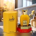 Zimaya Rabab Pulp oleh Zimaya 100 ml EDP Unisex — Kotak heksagon kuning dan botol minyak wangi bujur kuning bertutup emas, dipamerkan di atas permukaan marmar dengan latar belakang kabur.
