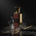Zimaya Grandeur 100ml EDP for Unisex — Botol emas dengan corak geometri merah dan hitam yang rumit, dikelilingi asap, di atas permukaan marmar hitam berjalur emas.
